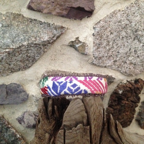 Embroidered bangle - Picture 3 of 4